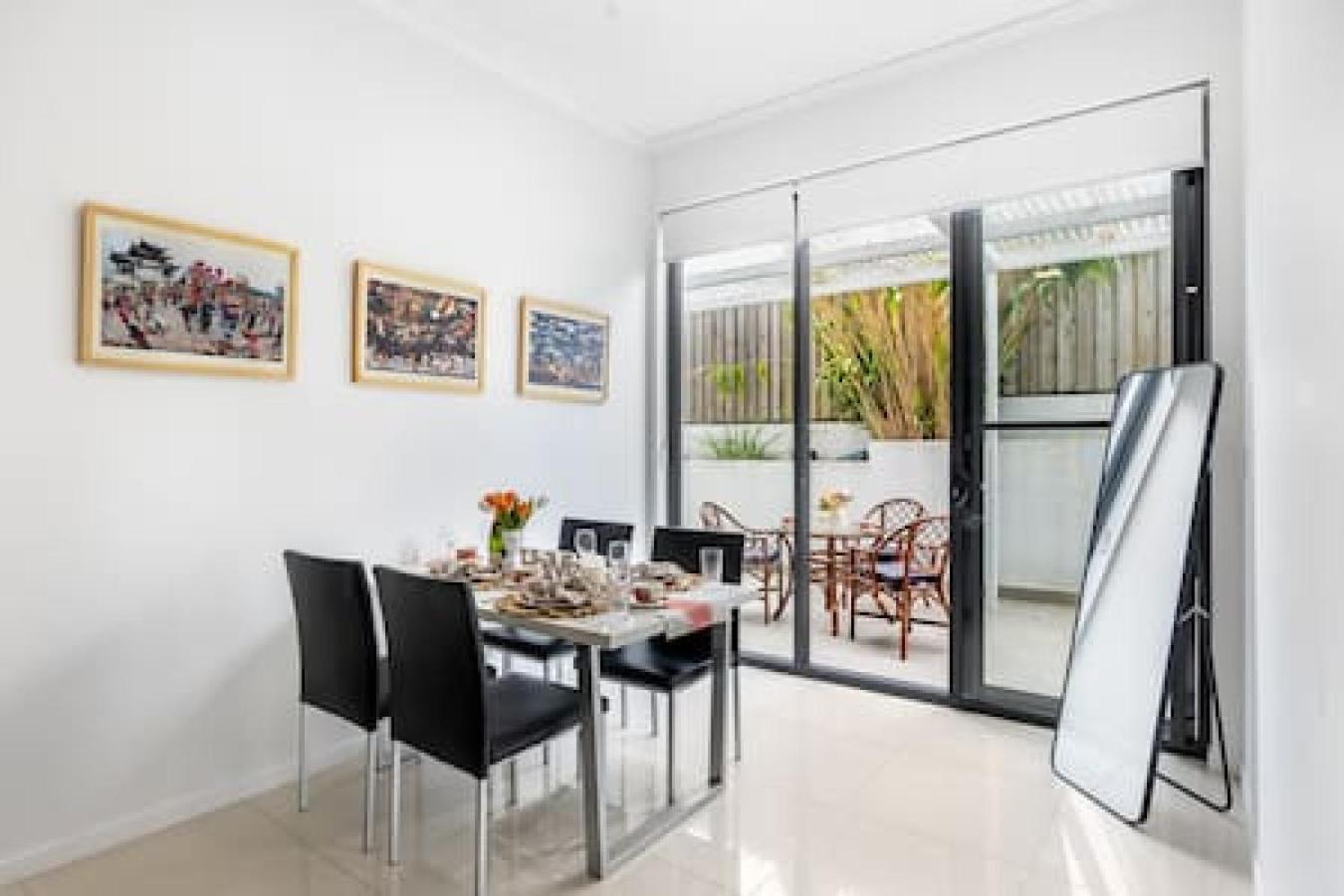 Of Toowong Neat Near Station *